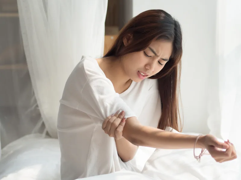 How Live Well Family Chiropractic treats elbow pain in Houston