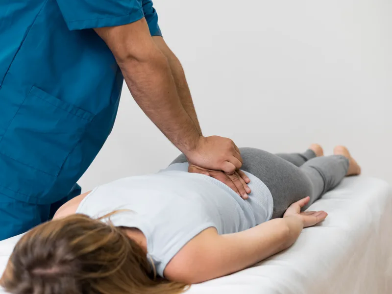 How Live Well Family Chiropractic treats hip pain in Houston