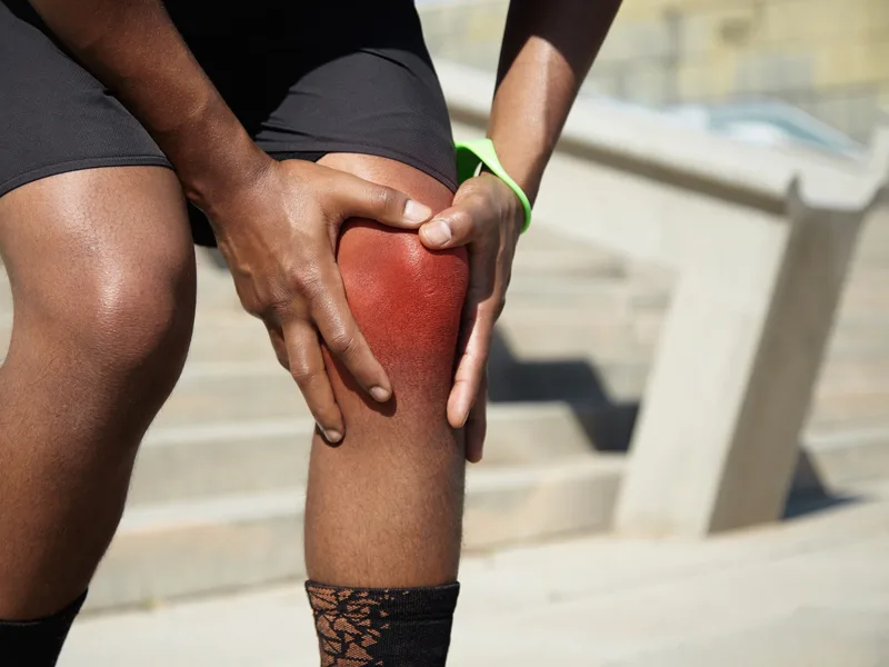 Live Well Family Chiropractic treating knee pain in Houston