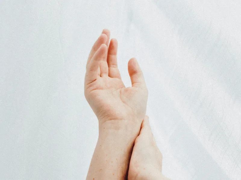 How Live Well Family Chiropractic treats neuropathy in Houston