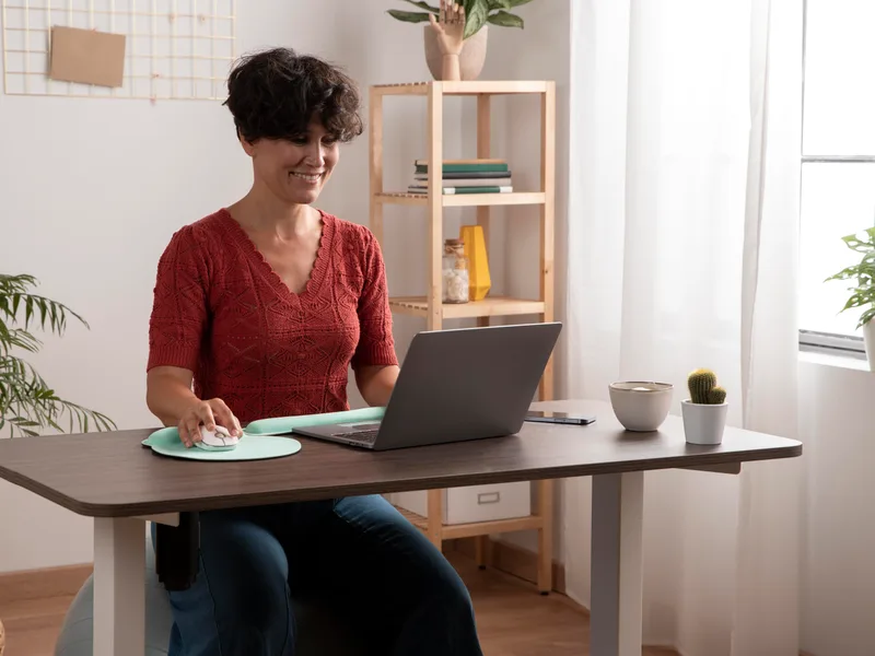 How Live Well Family Chiropractic treats poor posture in Houston