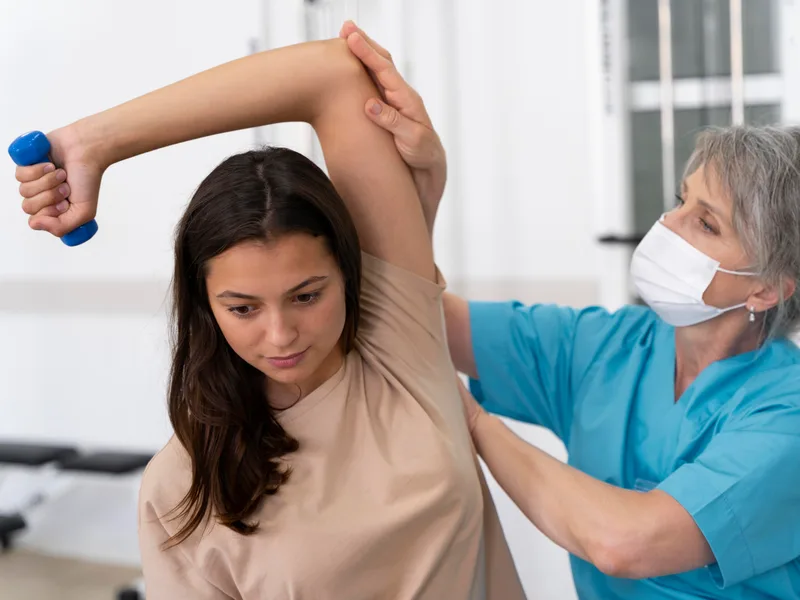 Live Well Family Chiropractic treating rotator cuff injury in Houston