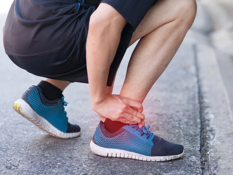 Live Well Family Chiropractic treating sprains & strains in Houston
